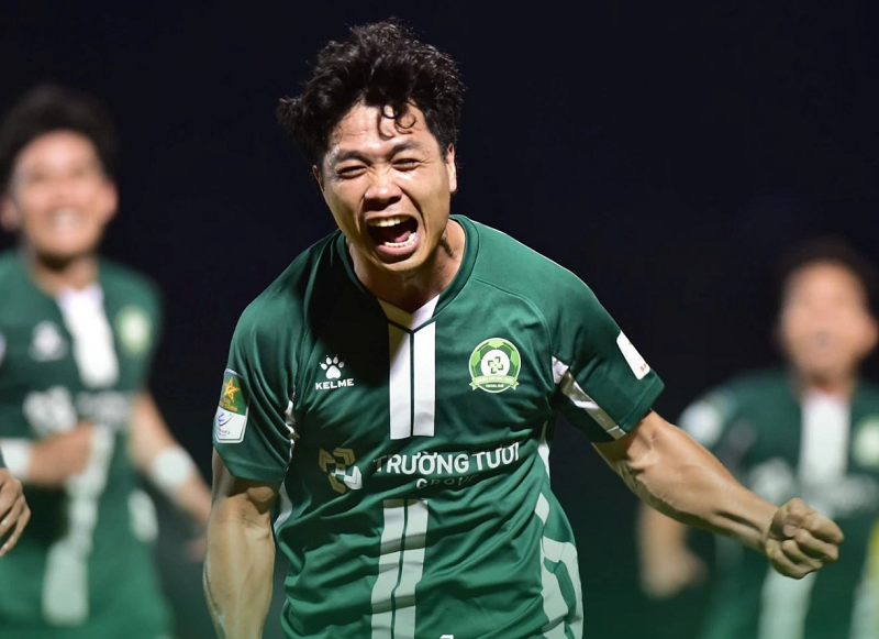 Công Phượng vắng mặt phút chót, HLV Kim Sang-sik thừa nhận thiệt thòi lớn