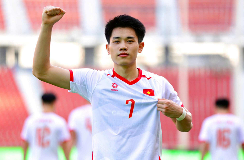 Lập cú đúp vào lưới Lào, Đình Bắc sáng cửa giành vua phá lưới SEA Games